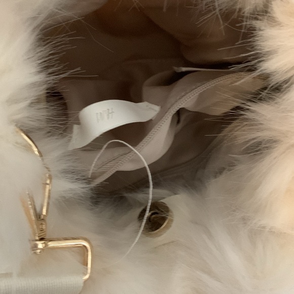 Women’s H&M Cross Body Fluffy Pocketbook - Picture 5 of 6